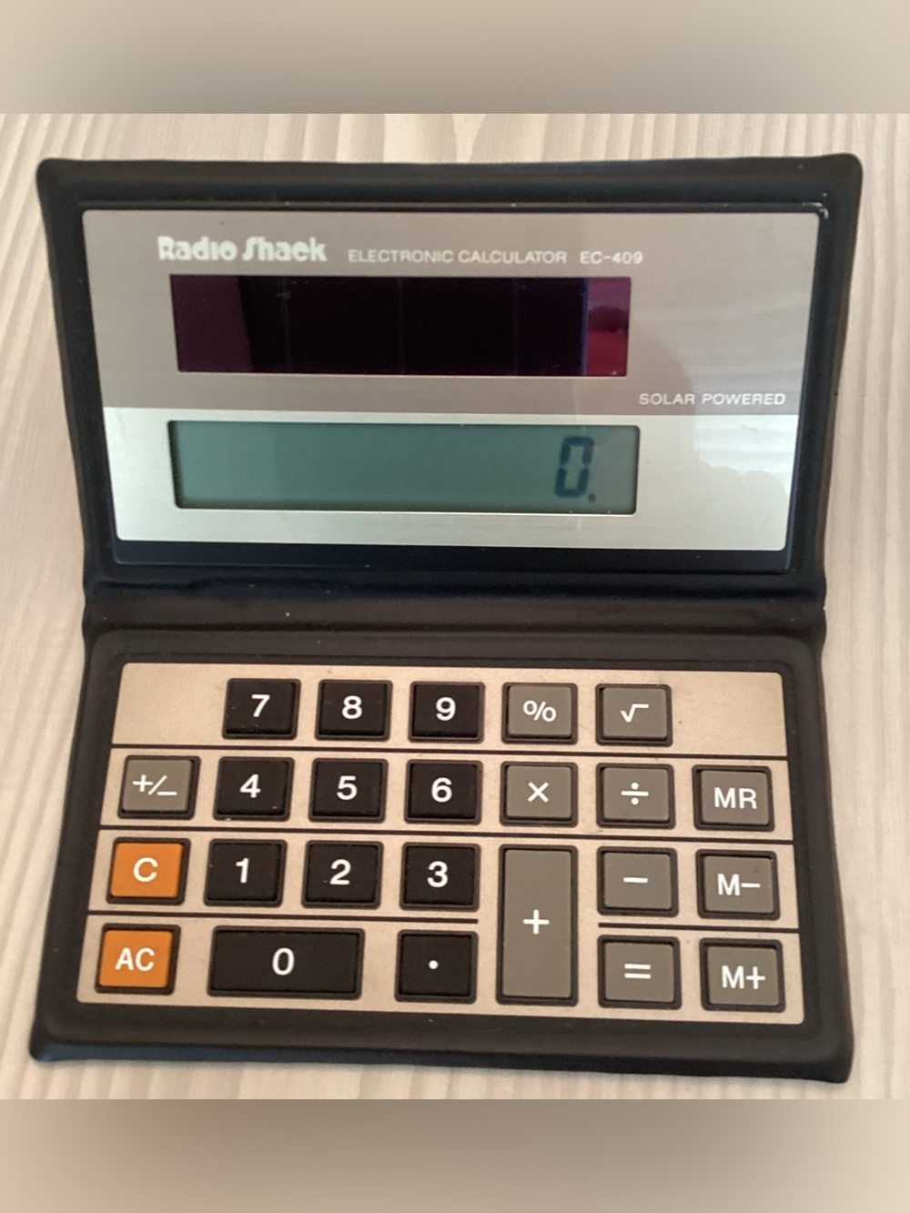 Vintage RadioShack EC-409 Wallet Style Solar Calculator 1980s Made in Japan